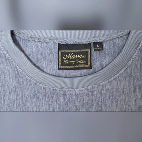 Massive Luxury Edition Velour Crewneck Pullover Sweatshirt Size L NWT - Picture 3 of 12